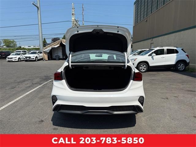 Photo of 2022 Snow White Pearl Kia Forte