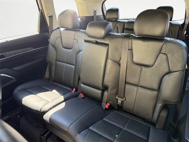 Photo of 2024 Glacial White Pearl Kia Telluride