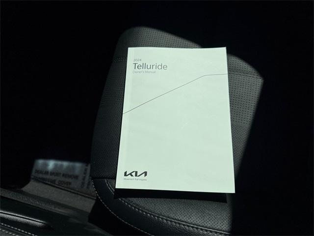 Photo of 2024 Glacial White Pearl Kia Telluride