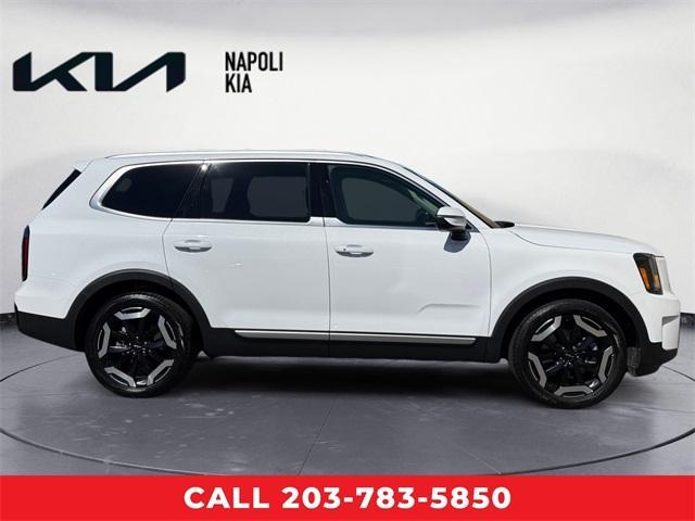 Photo of 2024 Glacial White Pearl Kia Telluride