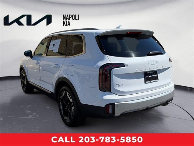 Photo of 2024 Glacial White Pearl Kia Telluride