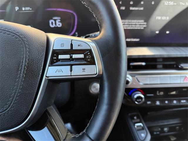 Photo of 2024 Glacial White Pearl Kia Telluride