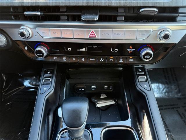 Photo of 2024 Glacial White Pearl Kia Telluride