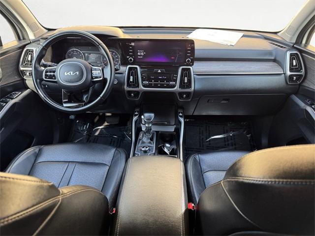 Photo of 2022 Wolf Gray Kia Sorento
