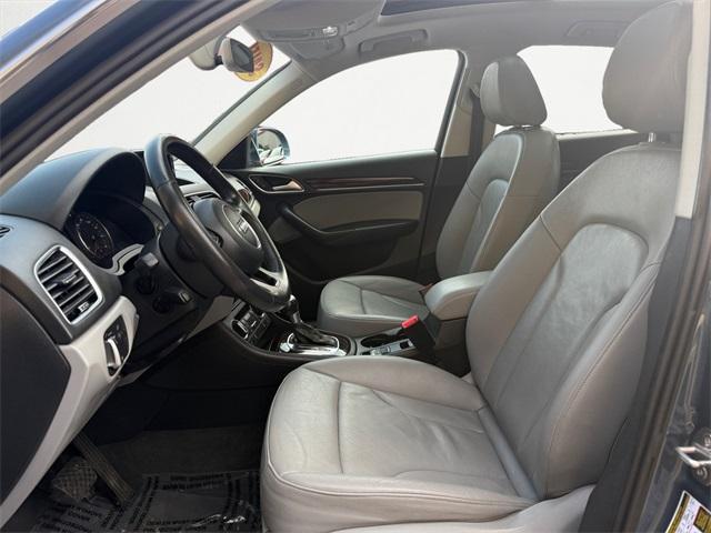 Photo of 2016 Utopia Blue Metallic Audi Q3