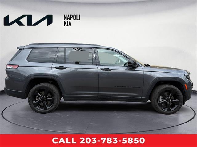 Photo of 2023 Metallic Jeep Grand Cherokee L