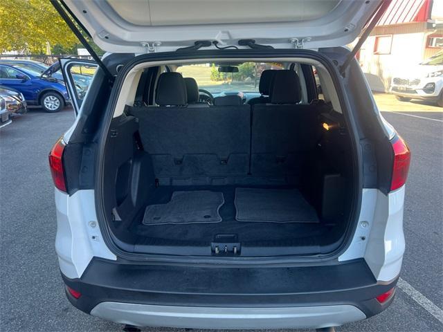 Photo of 2019 Oxford White Ford Escape