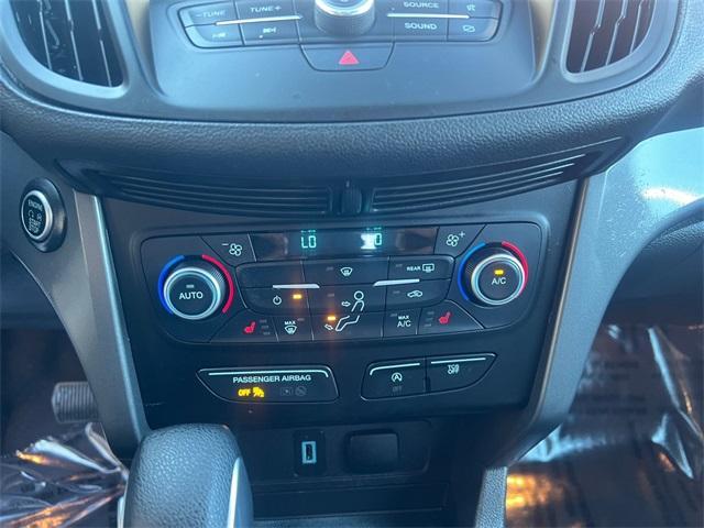 Photo of 2019 Oxford White Ford Escape