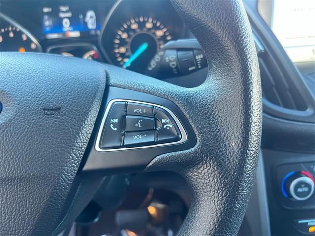 Photo of 2019 Oxford White Ford Escape