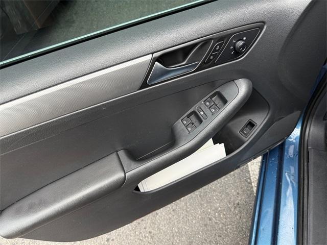 Photo of 2017 Silk Blue Metallic Volkswagen Jetta