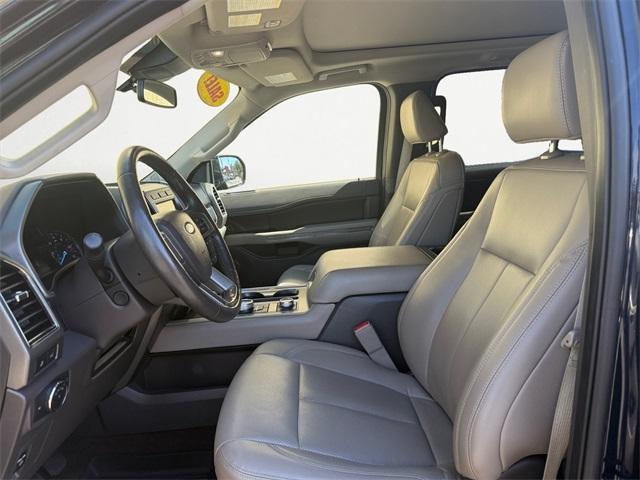 Photo of 2021 Blue Ford Expedition Max