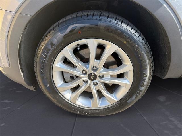Photo of 2022 Everlasting Silver Kia Telluride