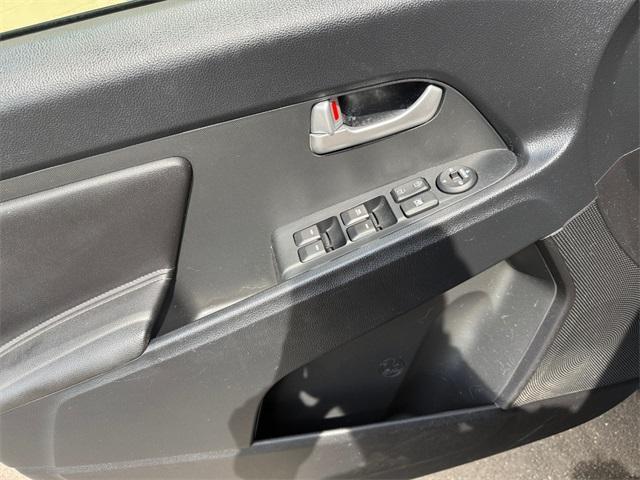 Photo of 2011 Mineral Silver Kia Sportage