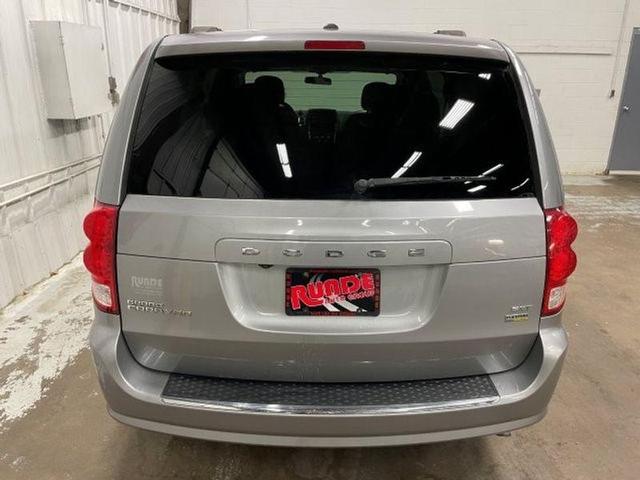 Photo of 2015 Silver Dodge Grand Caravan