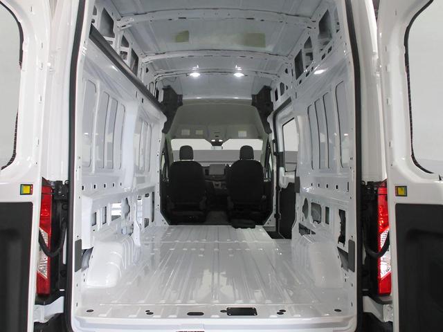 Photo of 2023 Oxford White Ford E-Transit