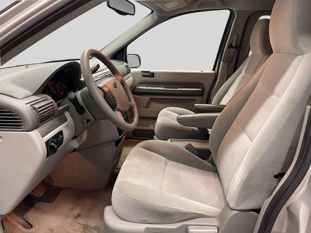 Photo of 2004 Gray Ford Freestar