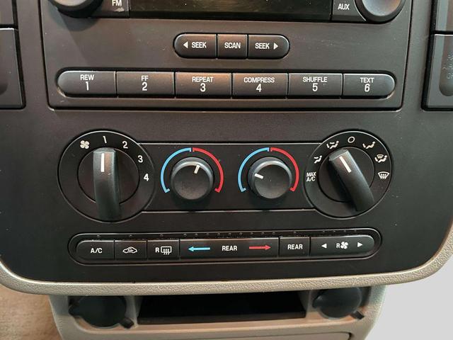Photo of 2004 Gray Ford Freestar