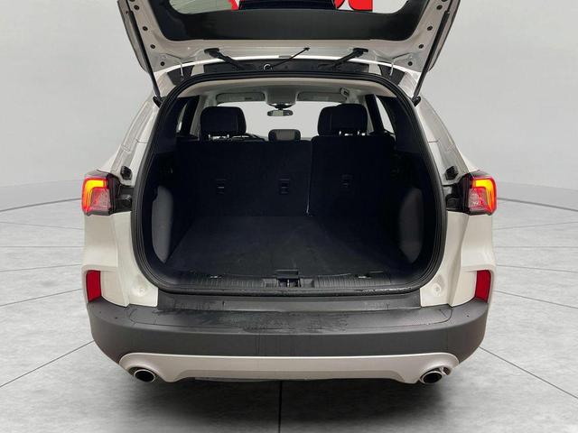 Photo of 2022 White Ford Escape