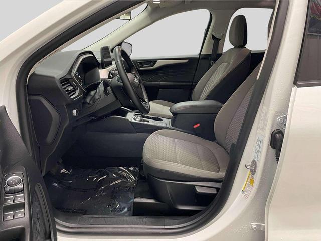 Photo of 2022 White Ford Escape