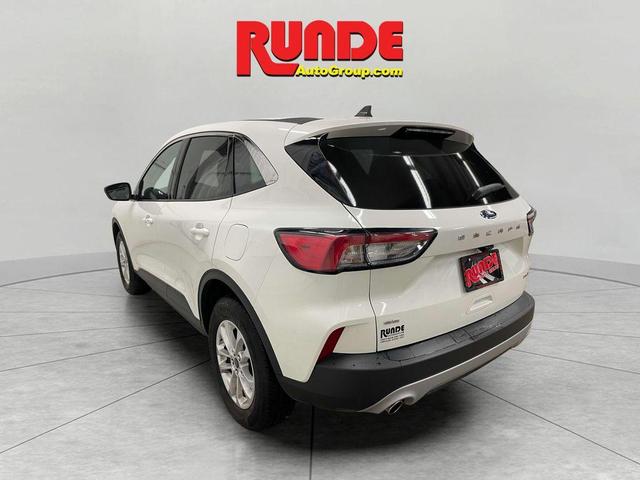 Photo of 2022 White Ford Escape