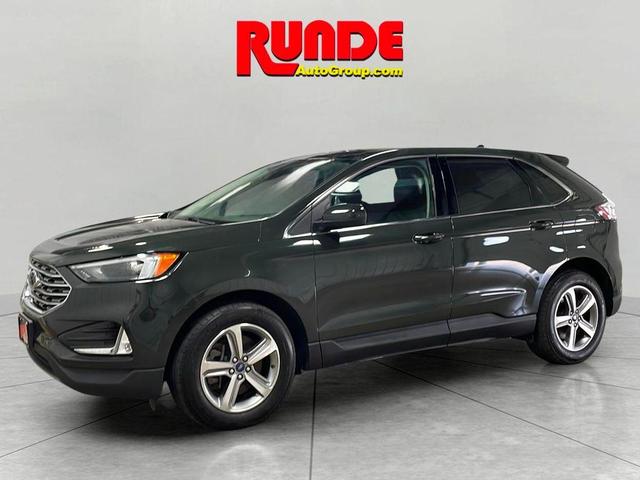 Photo of 2022 Green Ford Edge