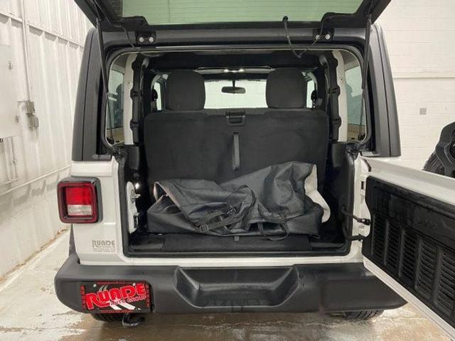 Photo of 2019 White Jeep Wrangler
