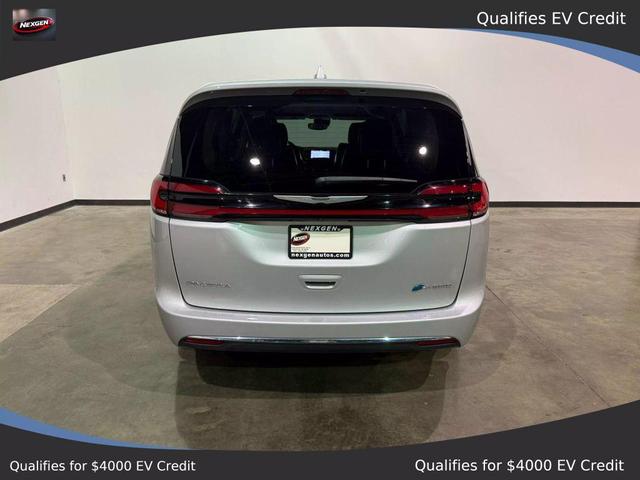 Photo of 2022 Silver Mist Clearcoat Chrysler Pacifica Hybrid