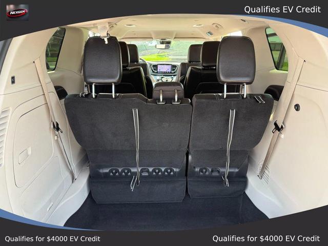 Photo of 2022 Silver Mist Clearcoat Chrysler Pacifica Hybrid