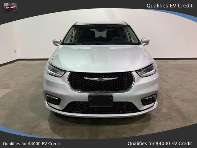 Photo of 2022 Silver Mist Clearcoat Chrysler Pacifica Hybrid