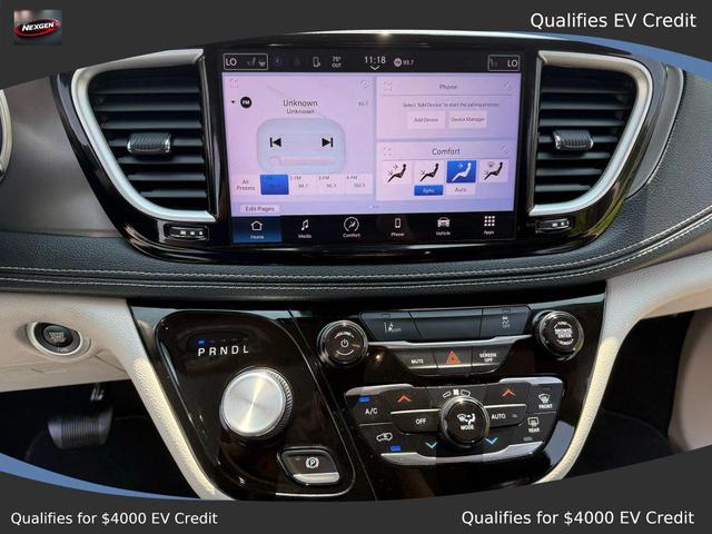 Photo of 2022 Silver Mist Clearcoat Chrysler Pacifica Hybrid