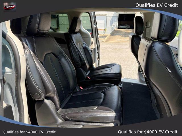 Photo of 2022 Silver Mist Clearcoat Chrysler Pacifica Hybrid