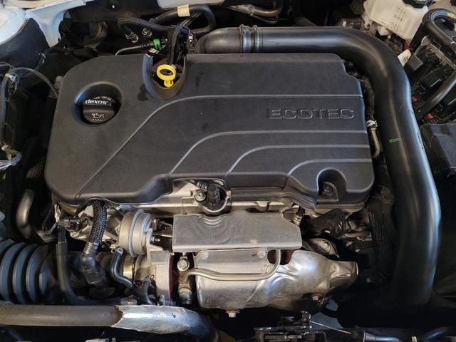 Photo of 2023 Summit White Chevrolet Malibu
