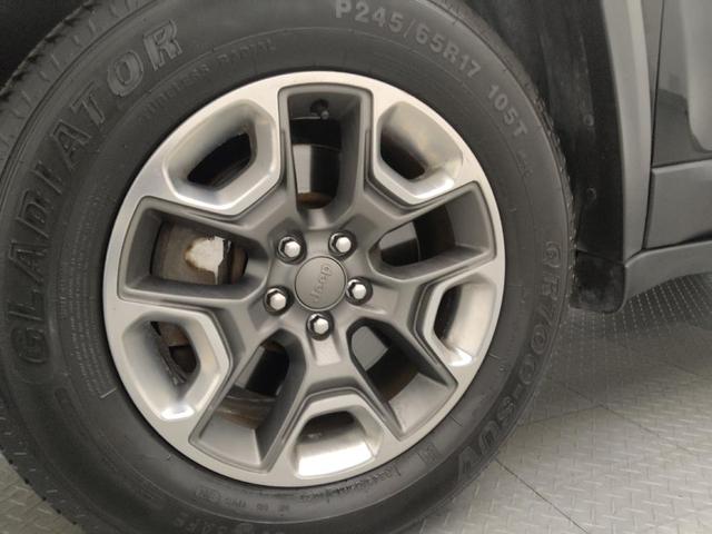 Photo of 2019 Diamond Black Crystal Pearlcoat Jeep Cherokee