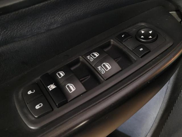 Photo of 2019 Diamond Black Crystal Pearlcoat Jeep Cherokee