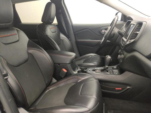 Photo of 2019 Diamond Black Crystal Pearlcoat Jeep Cherokee