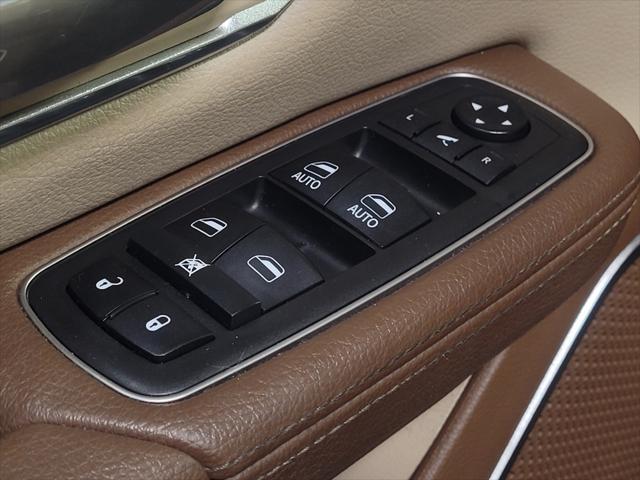 Photo of 2019 Diamond Black Crystal Pearlcoat RAM 1500