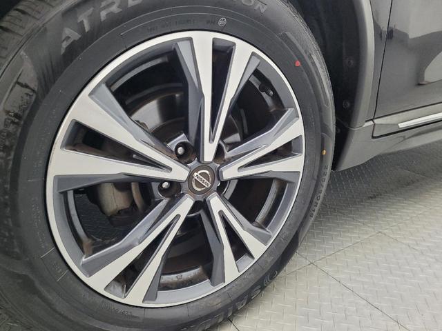 Photo of 2018 Magnetic Black Nissan Rogue