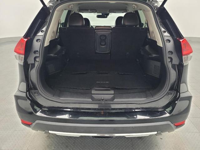Photo of 2018 Magnetic Black Nissan Rogue