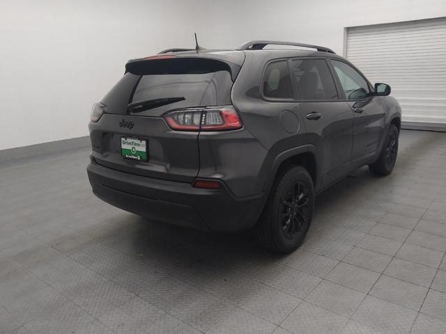 Photo of 2023 Gray Jeep Cherokee