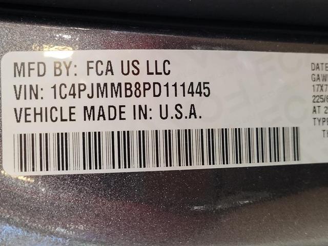 Photo of 2023 Gray Jeep Cherokee