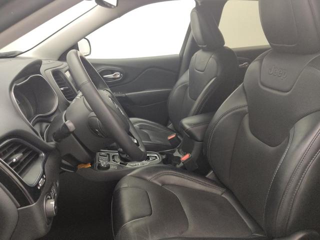 Photo of 2023 Gray Jeep Cherokee