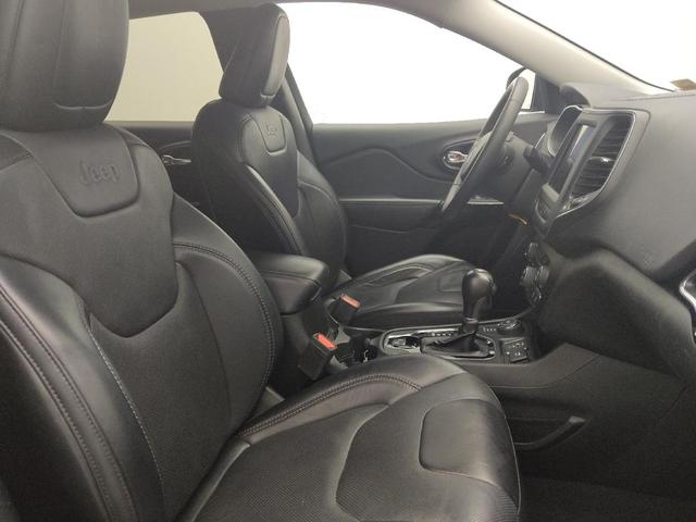 Photo of 2023 Gray Jeep Cherokee