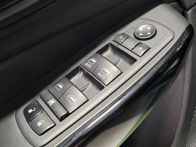 Photo of 2023 Gray Jeep Cherokee
