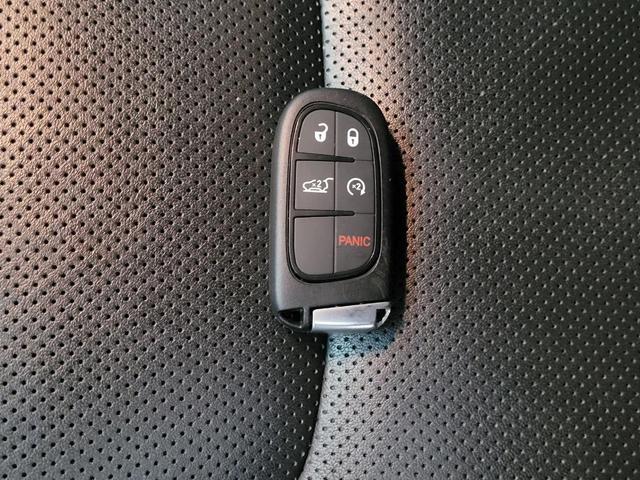 Photo of 2023 Gray Jeep Cherokee