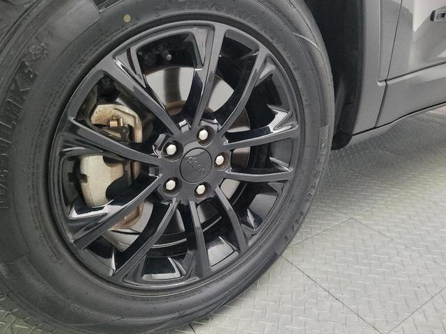Photo of 2023 Gray Jeep Cherokee