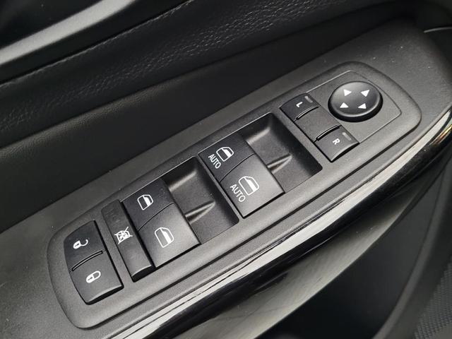 Photo of 2023 Gray Jeep Cherokee