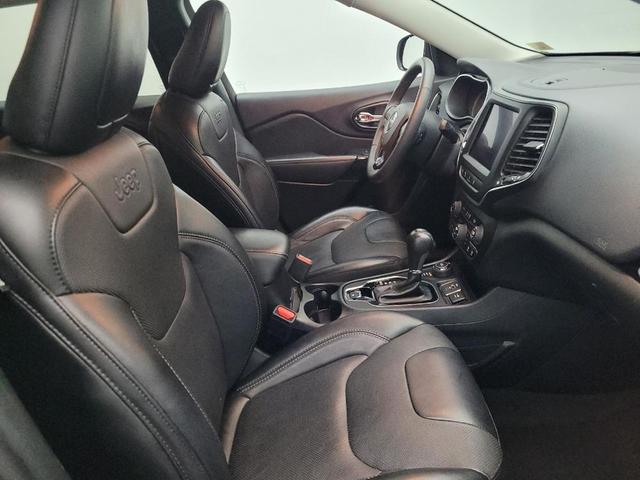 Photo of 2023 Gray Jeep Cherokee