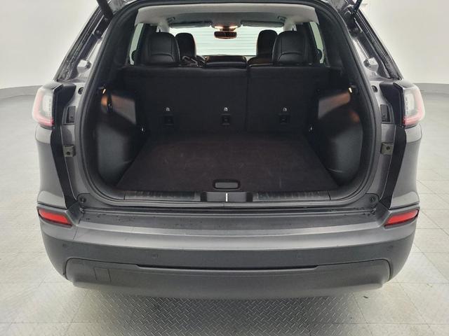 Photo of 2023 Gray Jeep Cherokee