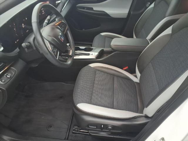 Photo of 2024 Summit White Buick Envista