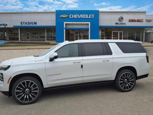 Photo of 2025 Iridescent Pearl Tricoat Chevrolet Suburban